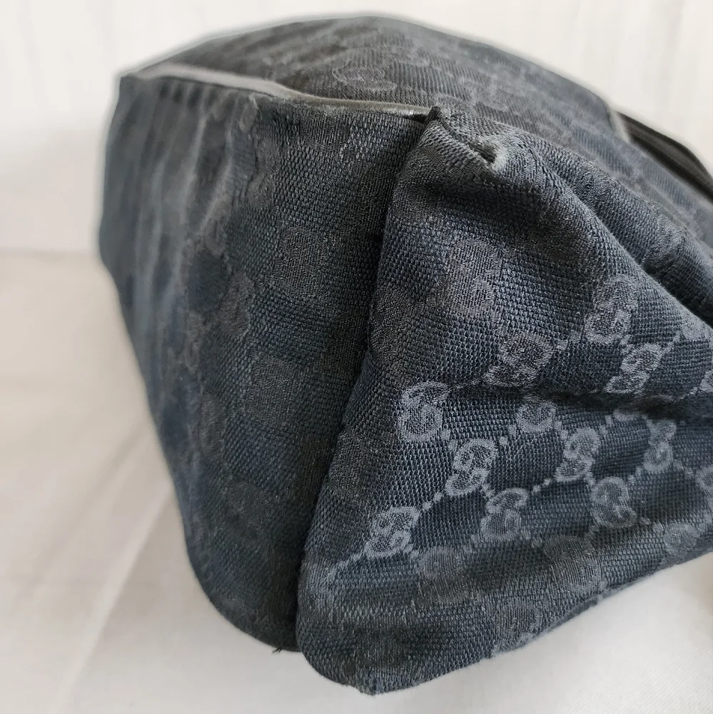✨️GUCCI GG Canvas Diaper Messenger Bag